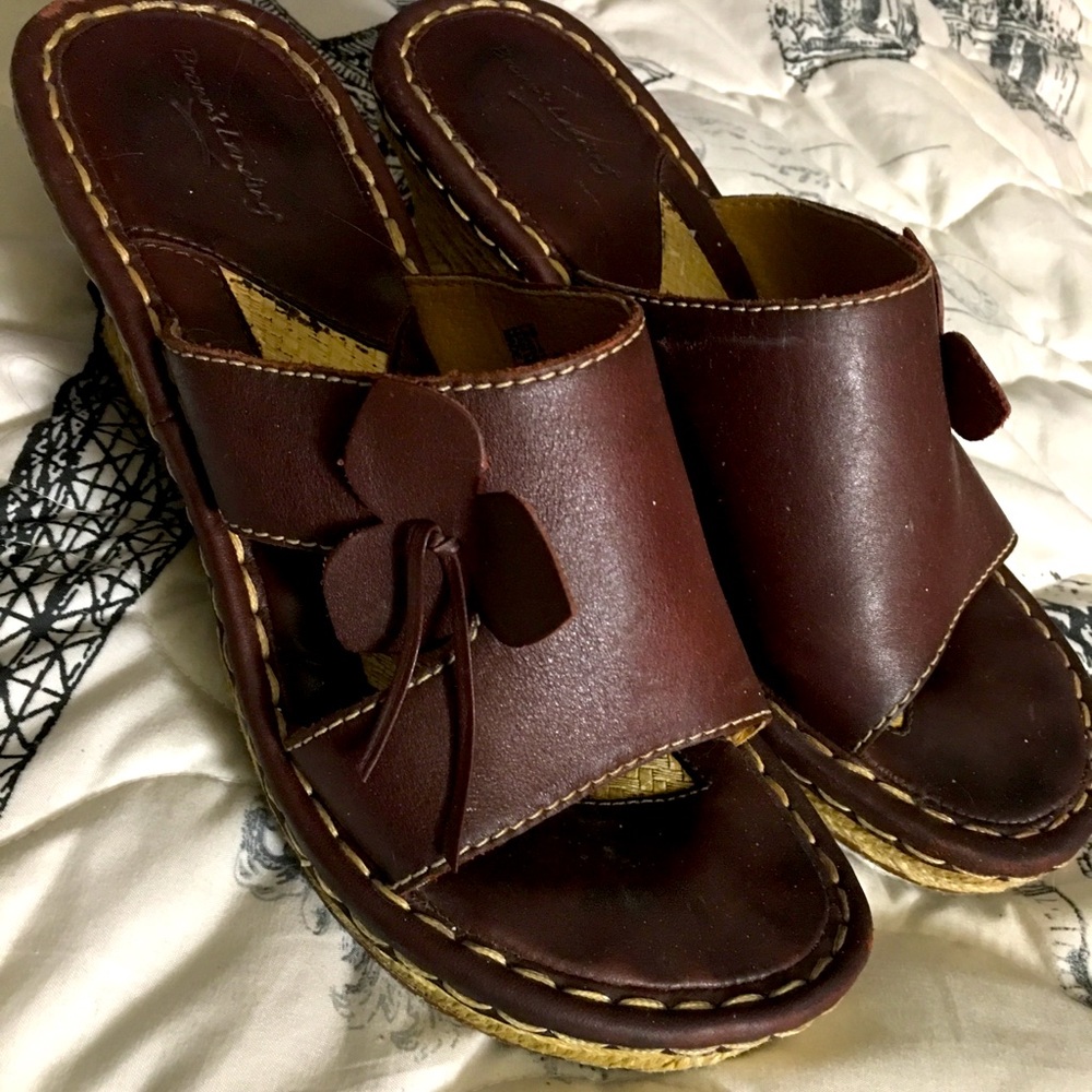 Browns landing leather sandal wedge W/flower SZ 8
